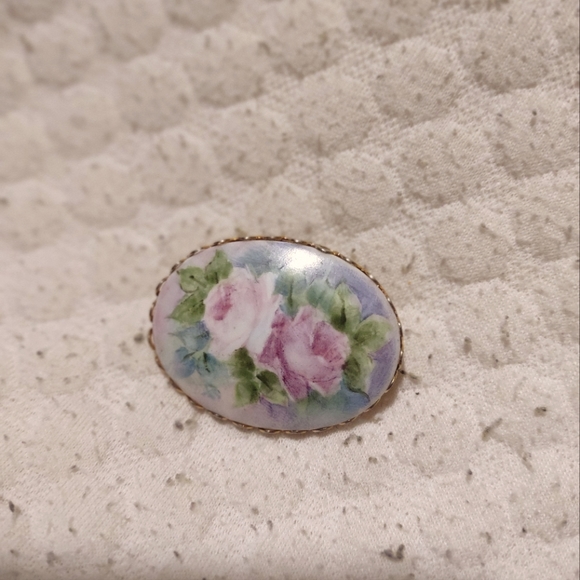Jewelry - Vintage Hand-Painted Porcelain Floral Broach